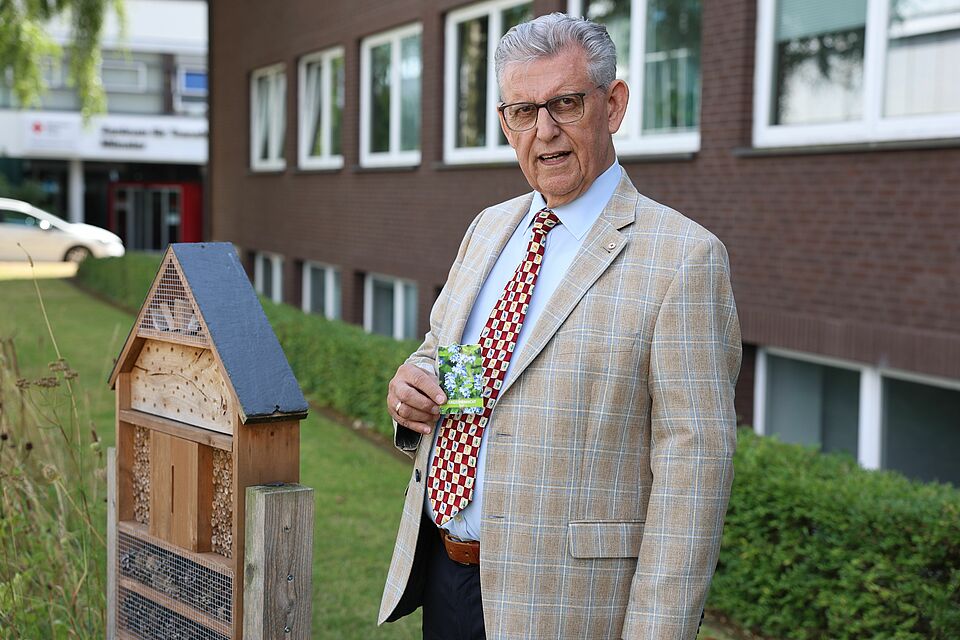 Dr. Fritz Baur Dr. Fritz Baur