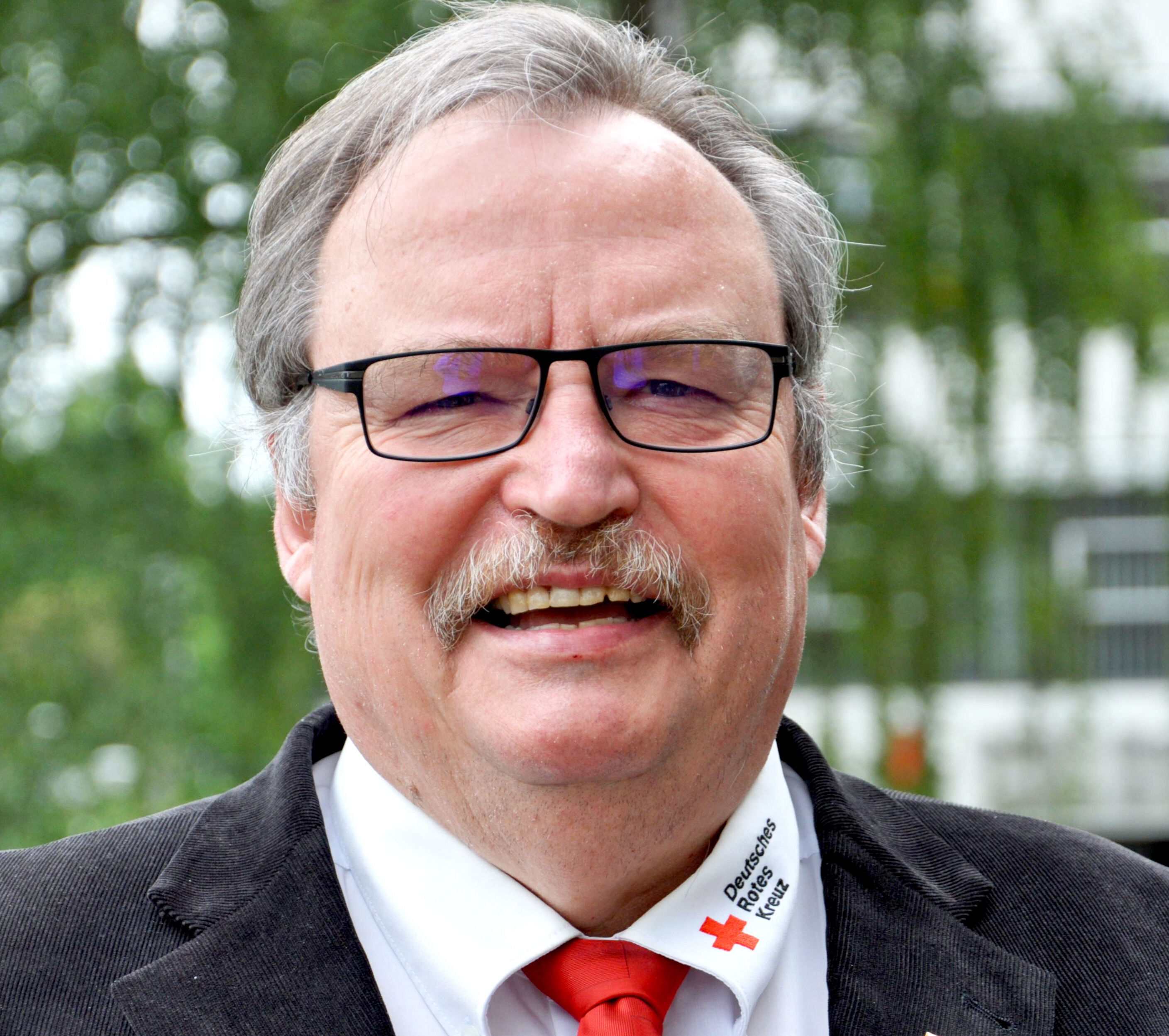 Er sucht sie lippe